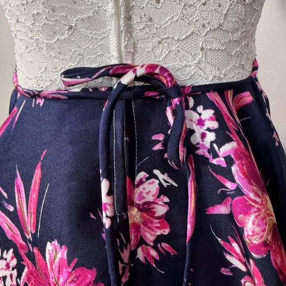 Floral Lace Dress - Picture 10 of 11